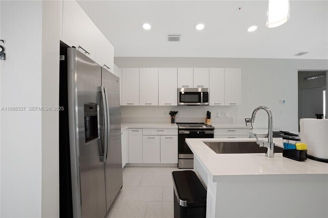 Building Photo - 8167 NW 41st St