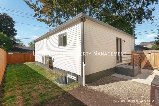 Building Photo - 8034 SE 42nd Ave