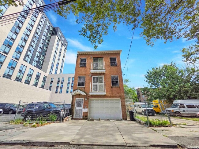 Building Photo - 14 Nevin St