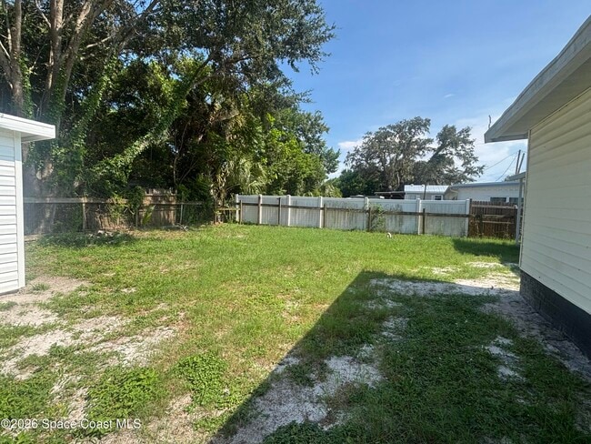 Building Photo - 1565 Seneca Dr