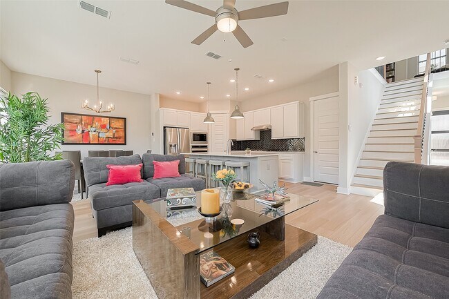 Building Photo - 10915 Brambling Wood Dr