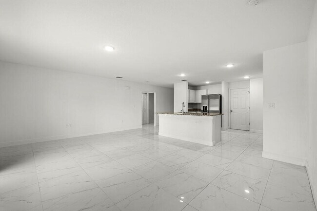 Building Photo - 362 NW Bayshore Blvd