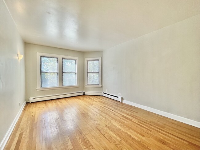 Building Photo - 2948 W Nelson St