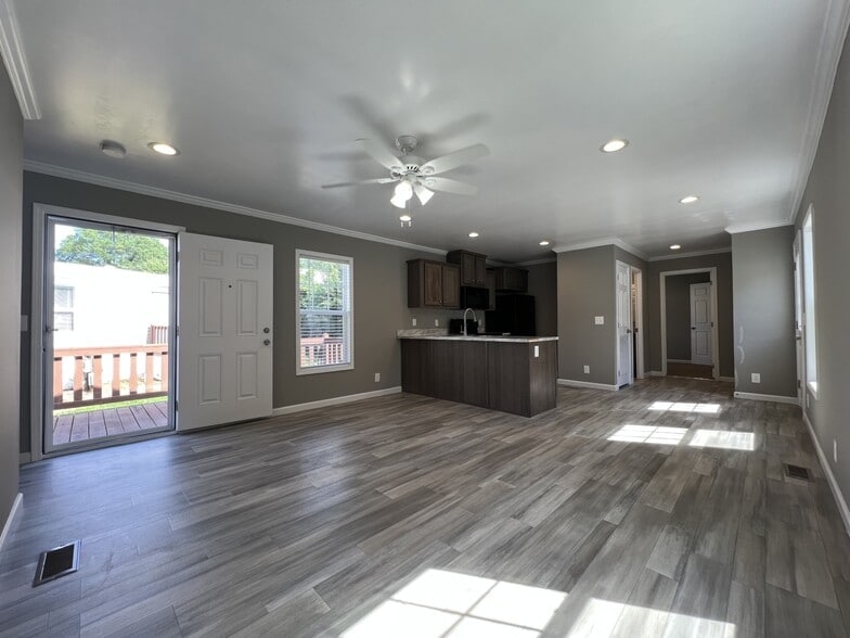 Building Photo - 71 W Sourwood Dr