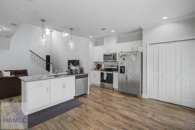 Building Photo - 785 Fairview Cir
