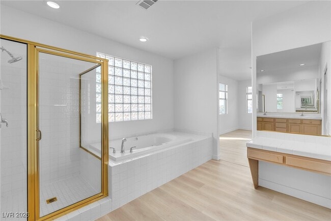 Building Photo - 3986 Windansea St