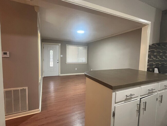 Building Photo - 108 Calloway Ave