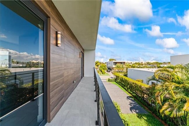 Building Photo - 16680 Botaniko Dr N