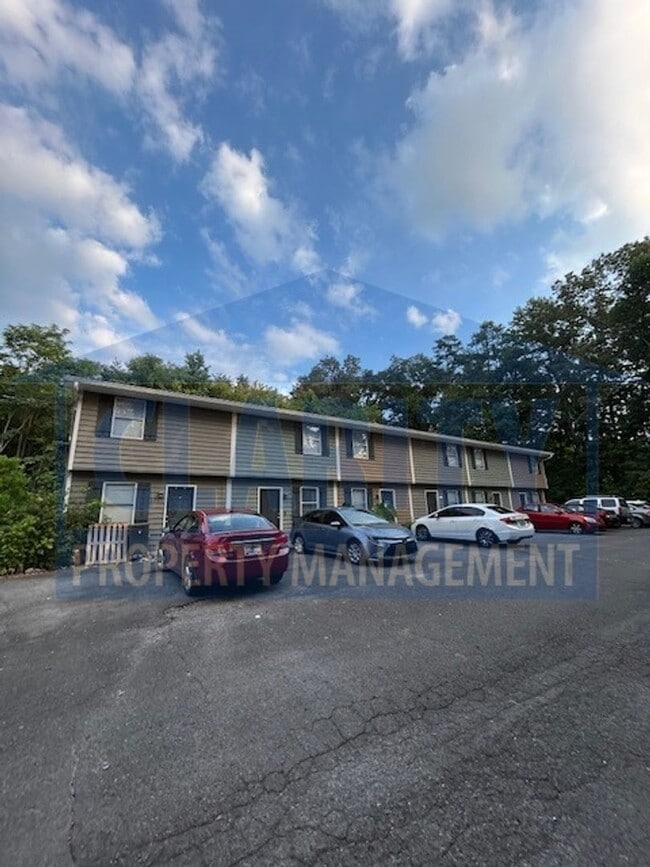 Building Photo - Two bedroom apt near Cleveland State!