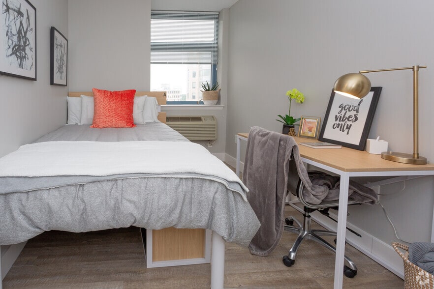 Bedroom 1 - SoCam 290