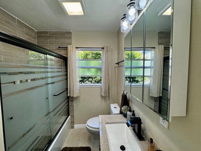 Building Photo - MOVE IN READY Updated La Mirada Home