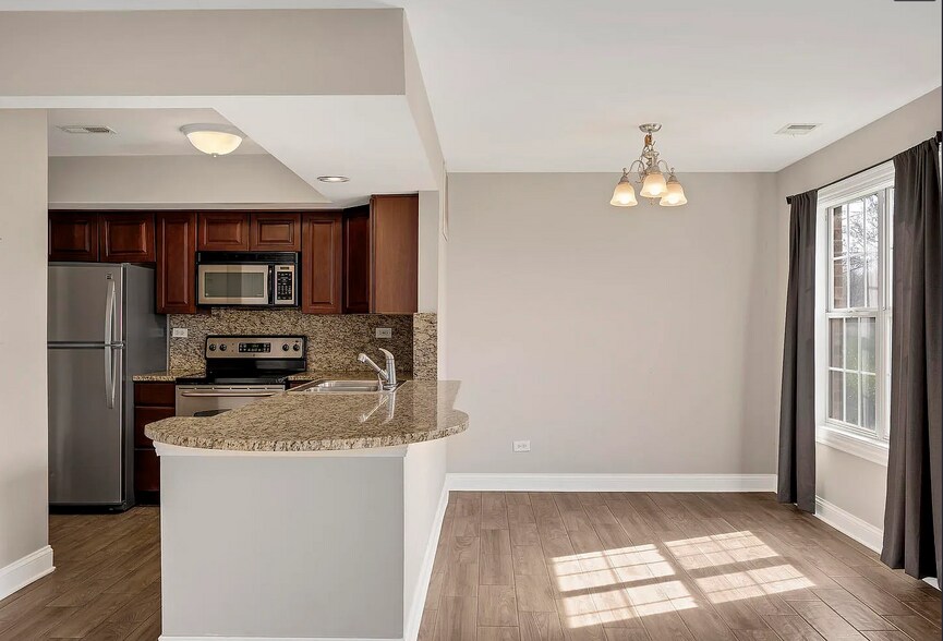 Building Photo - 11 Foxcroft Rd