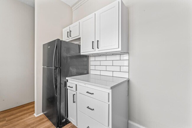 Building Photo - 621 E Main St