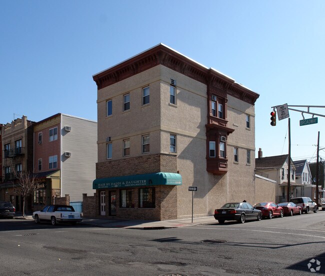 Primary Photo - 202 Broadway