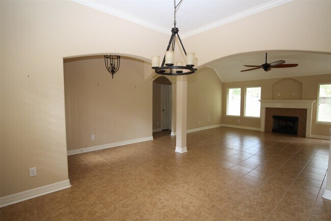 Building Photo - 1504 Glen Oaks Dr