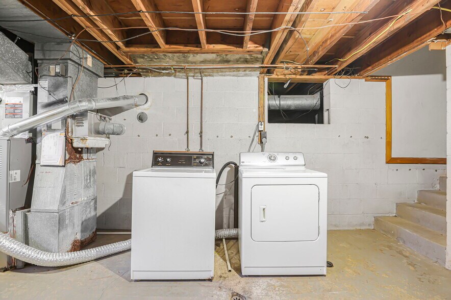 Building Photo - 1062 Oberlin Dr