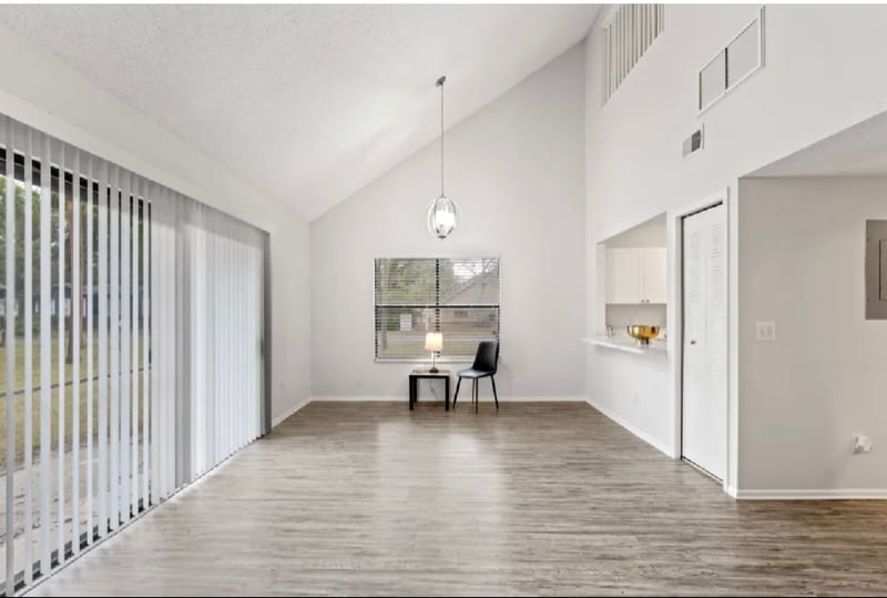 Building Photo - 2550 W Bird St