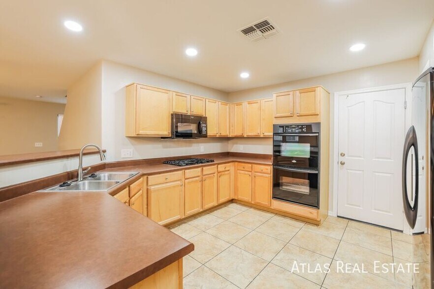 Building Photo - 4814 E Canary Grass Dr