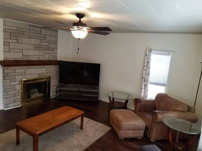 Building Photo - 299 E 2nd St