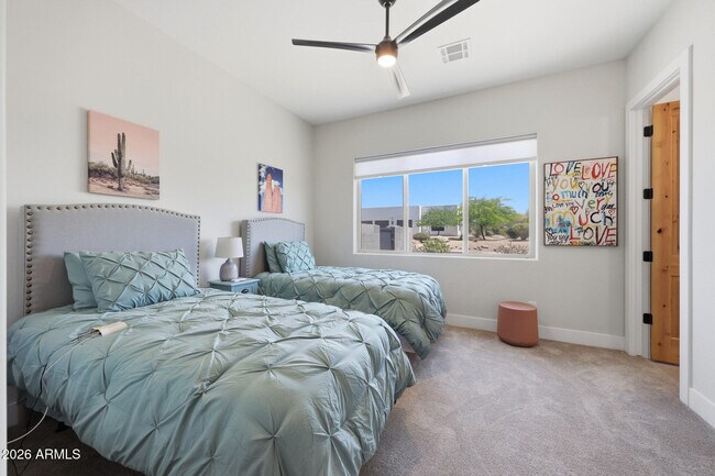 Building Photo - 6896 E Lomas Verdes Dr
