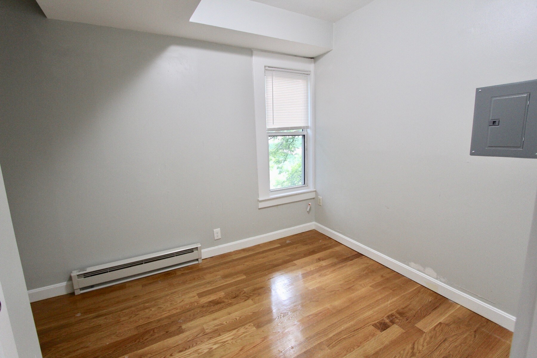 Building Photo - 94 E Cottage St