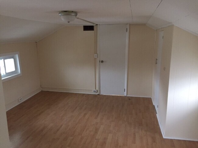 Building Photo - 209 S Main St