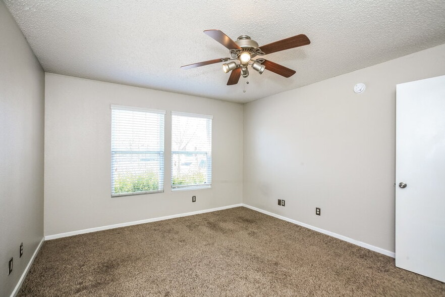 Building Photo - 14428 Black Farm Dr