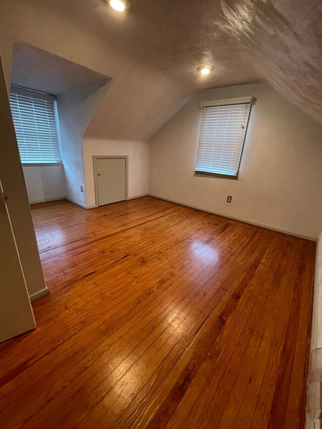 Building Photo - 3-Bedroom House Located in Northeastern School District