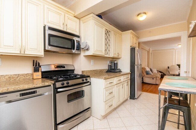 Primary Photo - 1450 Beacon St