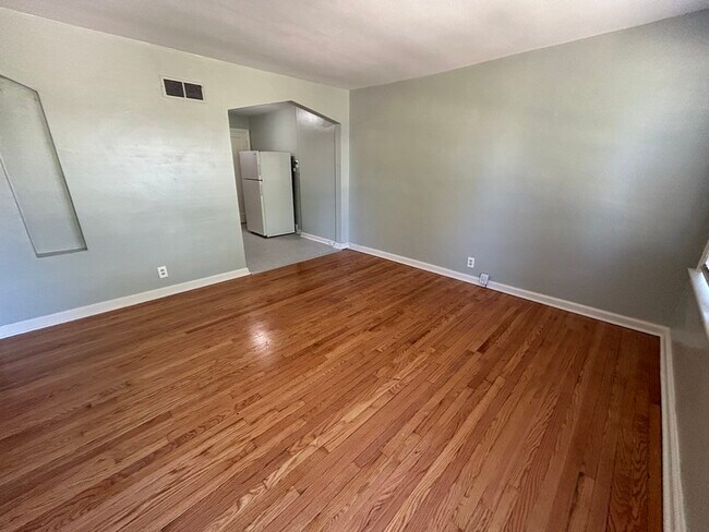 Building Photo - 4938 Fyler Ave