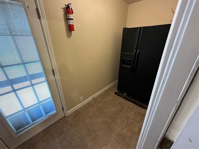 Building Photo - 9306 Bollingbrook Dr