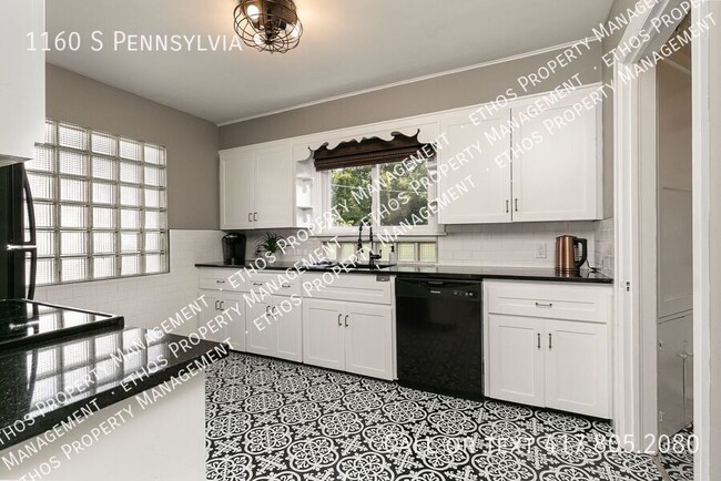 Building Photo - Beautifully Remodeled 3 Bedroom / 2 Bath M...