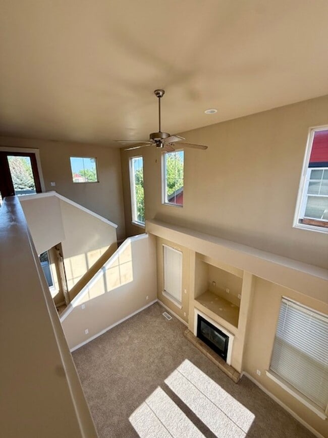 Building Photo - 3 Bedroom 3 Bathroom House Located Near a ...