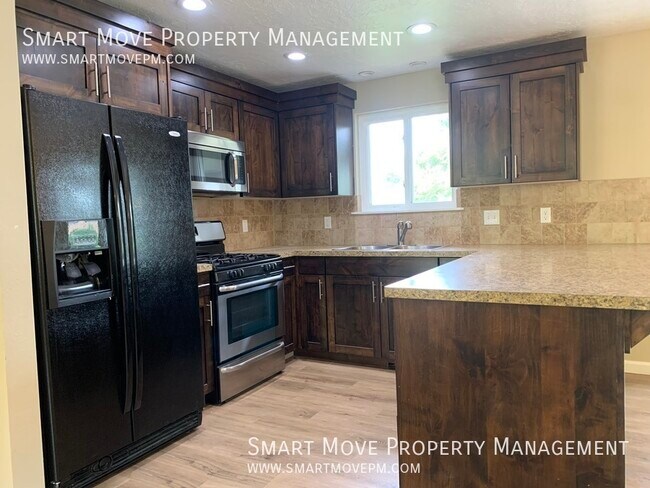 Building Photo - Upgraded split level 4 bed home in West Bench