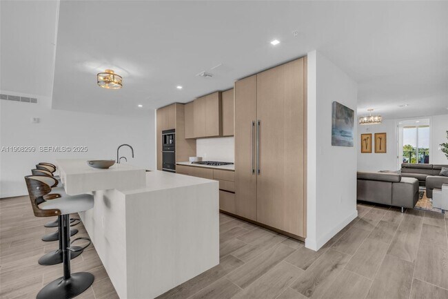 Building Photo - 900 N Ocean Blvd