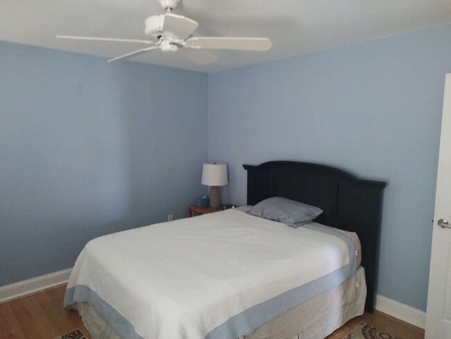 Building Photo - 997 Spinnaker Ct
