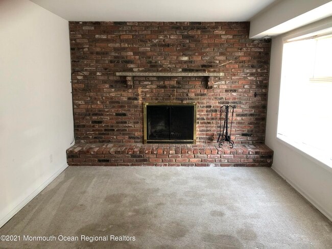 Building Photo - 3 Peach Tree Rd