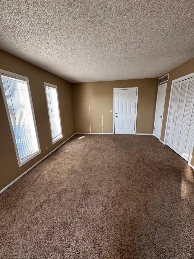 Building Photo - 6832 W Par Ln