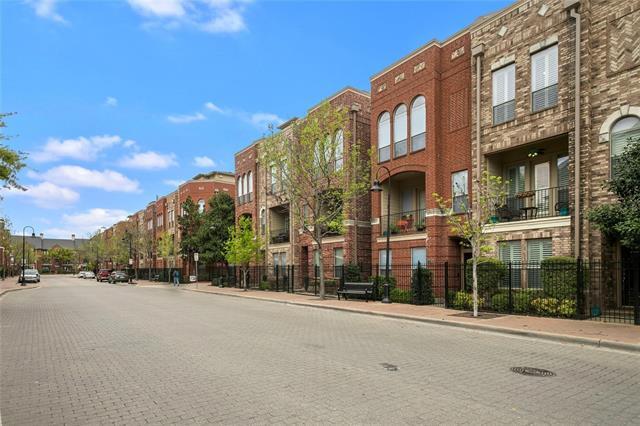 Building Photo - 2204 Marilla St