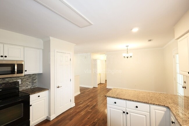Building Photo - 9713 Pampas Dr