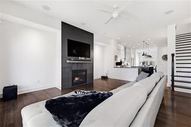 Building Photo - 3573 Parkside Wy