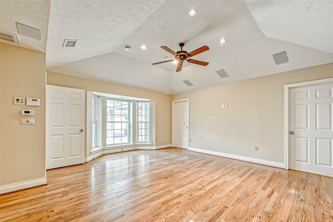 Building Photo - 3710 Linkview Dr