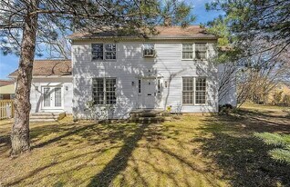 Building Photo - 22325 Fairmount Blvd