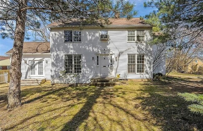 Building Photo - 22325 Fairmount Blvd