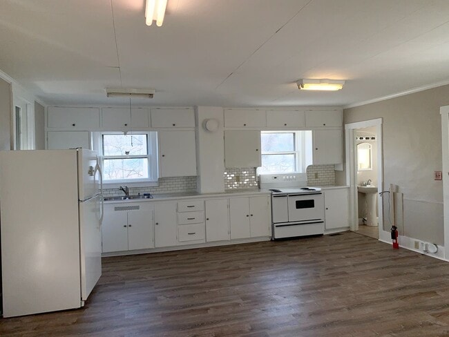 Building Photo - Coming Soon-Lexington farm house!