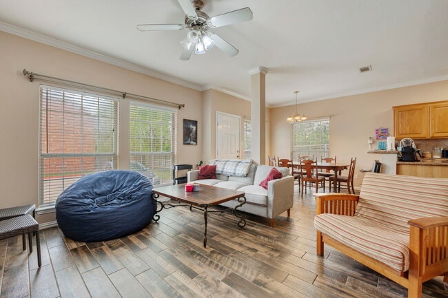 Building Photo - 1001 Krenek Tap Rd