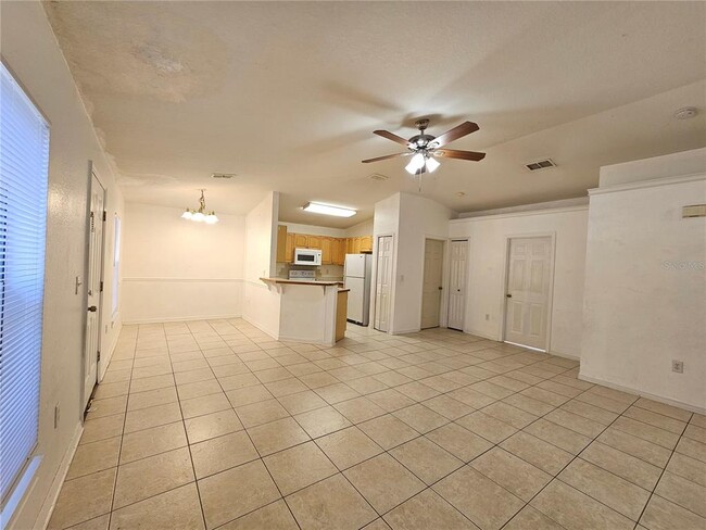 Building Photo - 2746 Smithtown Dr