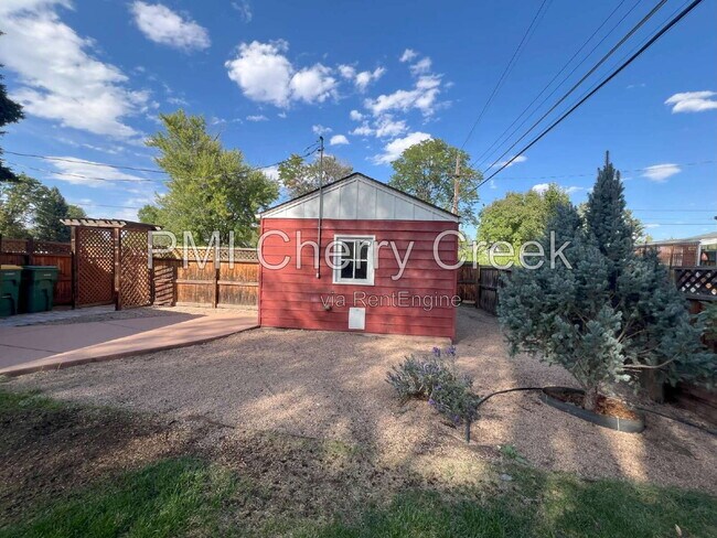 Building Photo - 3000 S Holly Pl