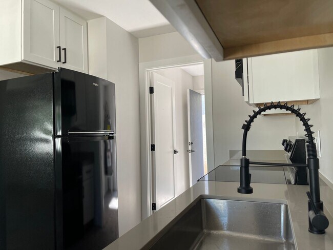 Building Photo - Charming 1 bed 1 bath in great location!