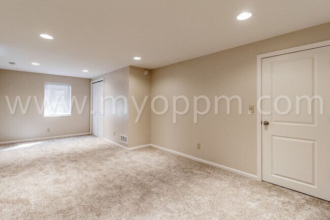Building Photo - Pristine 4 Bedroom / 2 Bathroom Home | Wes...